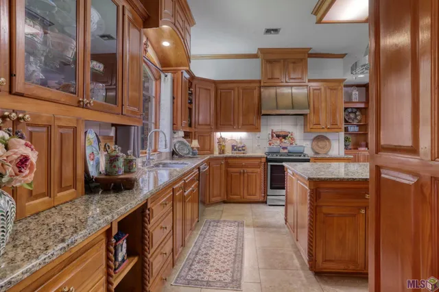 $1,175,000 | 18071 North Mission Hills Avenue, Baton Rouge, LA 70810