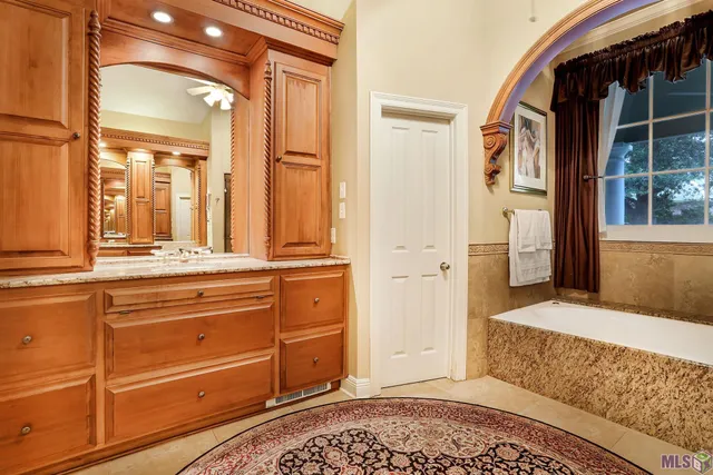 $1,175,000 | 18071 North Mission Hills Avenue, Baton Rouge, LA 70810