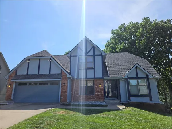 $450,000 | 8020 North Flora Avenue, Kansas City, MO 64118