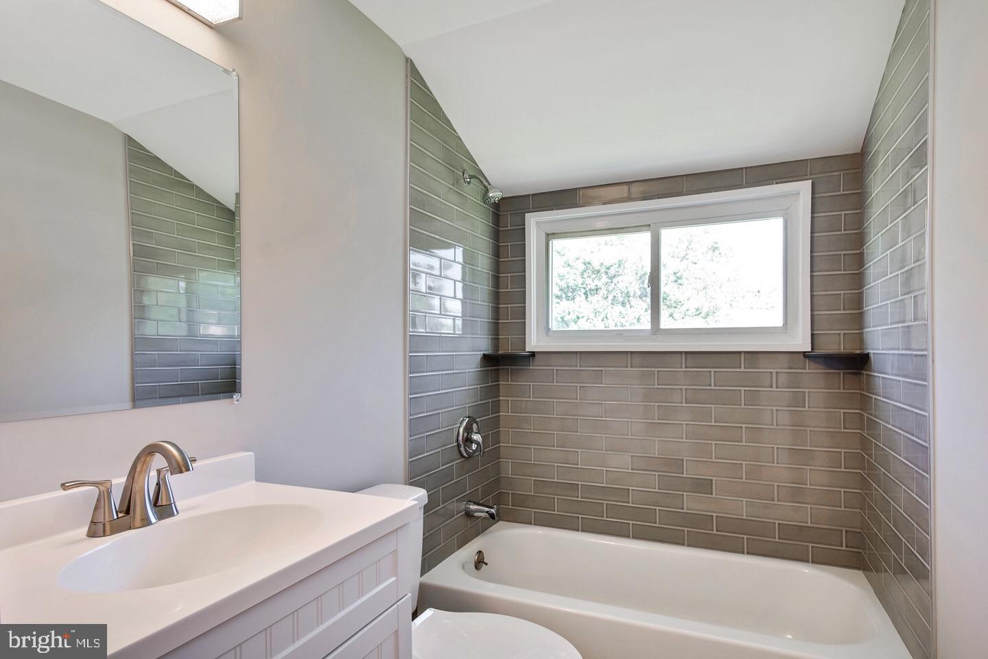 17 Queen Anne Road Levittown, PA 19057 - Photo 20 of 24 Gallery Image 20