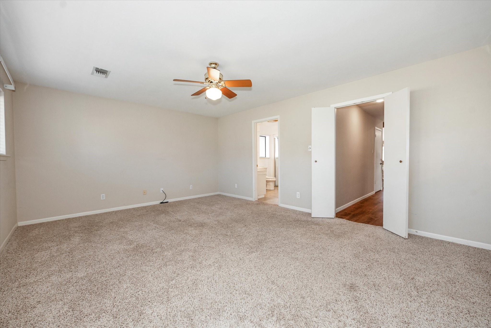 7 Hogan Lane Huntsville, TX 77340 - Photo 4 of 21 a view of a livingroom with toys
