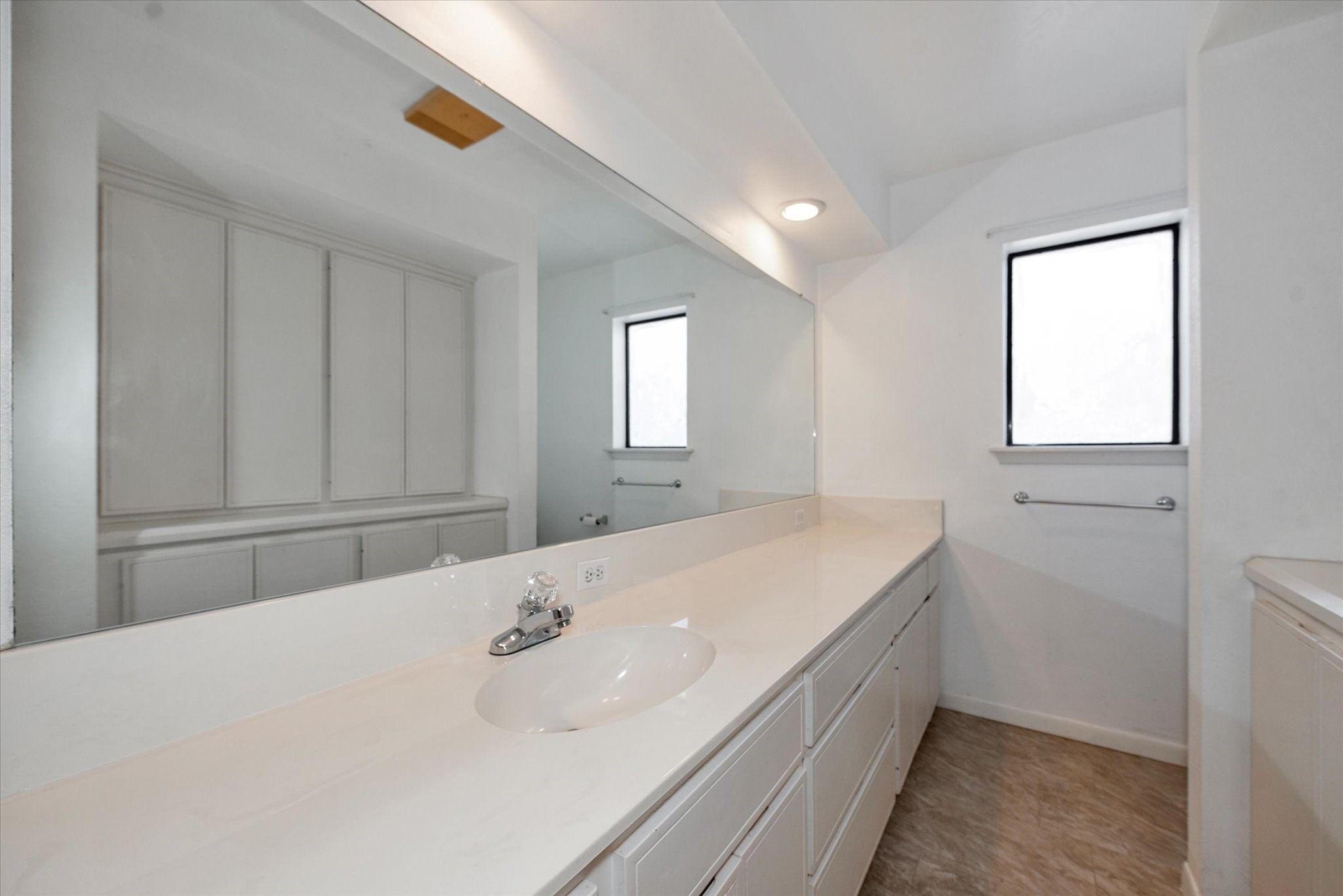 7 Hogan Lane Huntsville, TX 77340 - Photo 8 of 21 a bathroom with a sink and a mirror