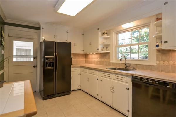10 Plymouth Road Longmeadow, MA 01106 - Photo 9 of 24 Gallery Image 9