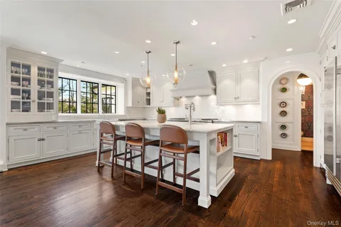 $3,799,000 | 9 Deer Creek Lane, Mount Kisco, NY 10549