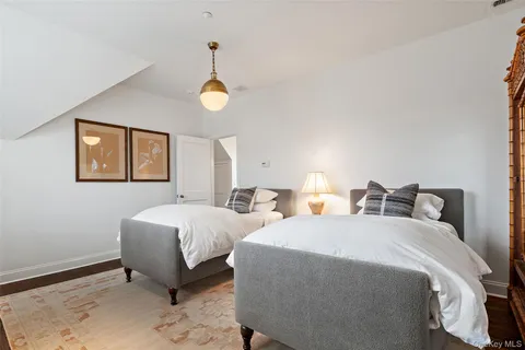 $3,799,000 | 9 Deer Creek Lane, Mount Kisco, NY 10549