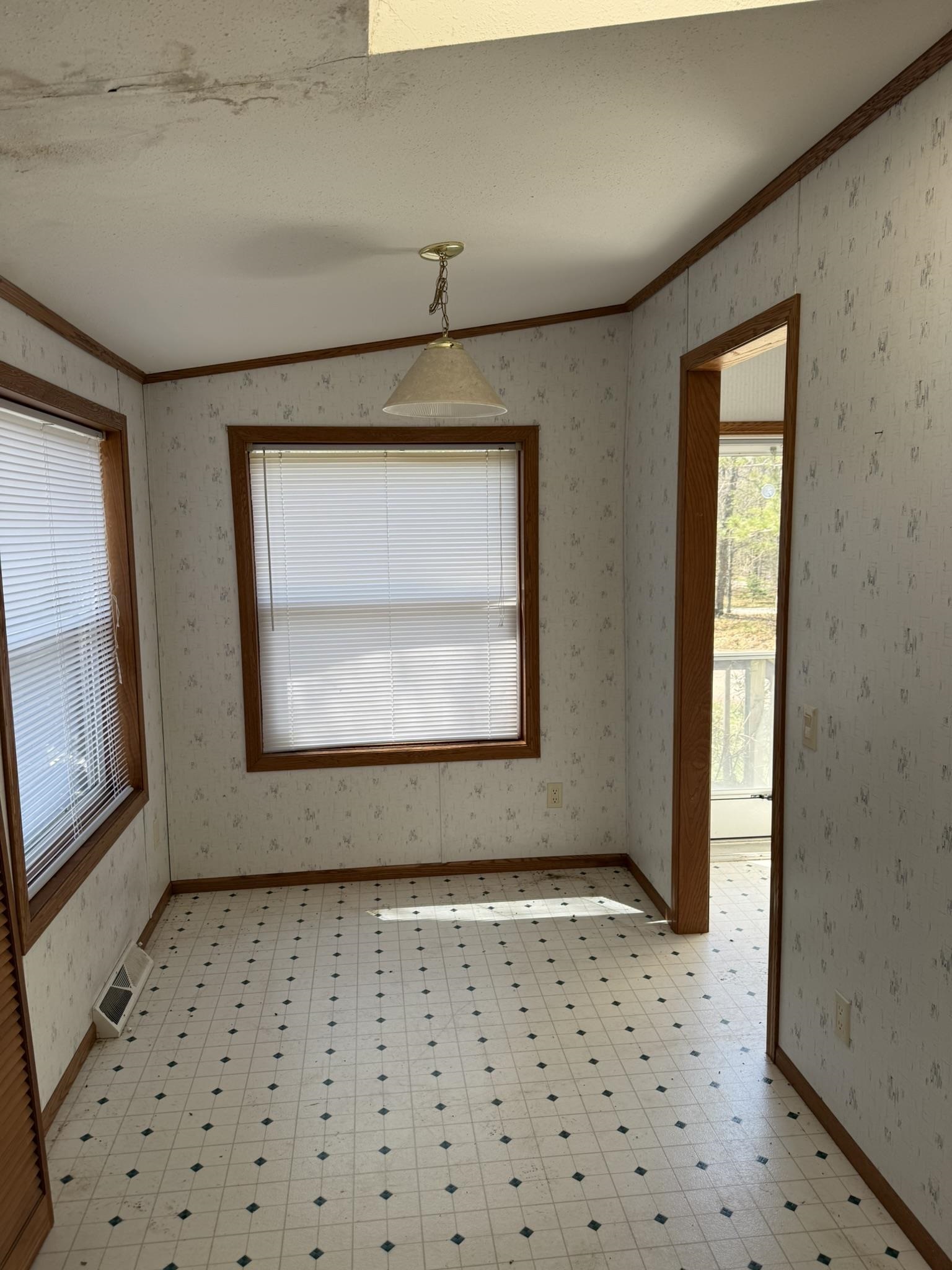 N6720 South 3rd Street Crivitz, WI 54114 - Photo 13 of 34