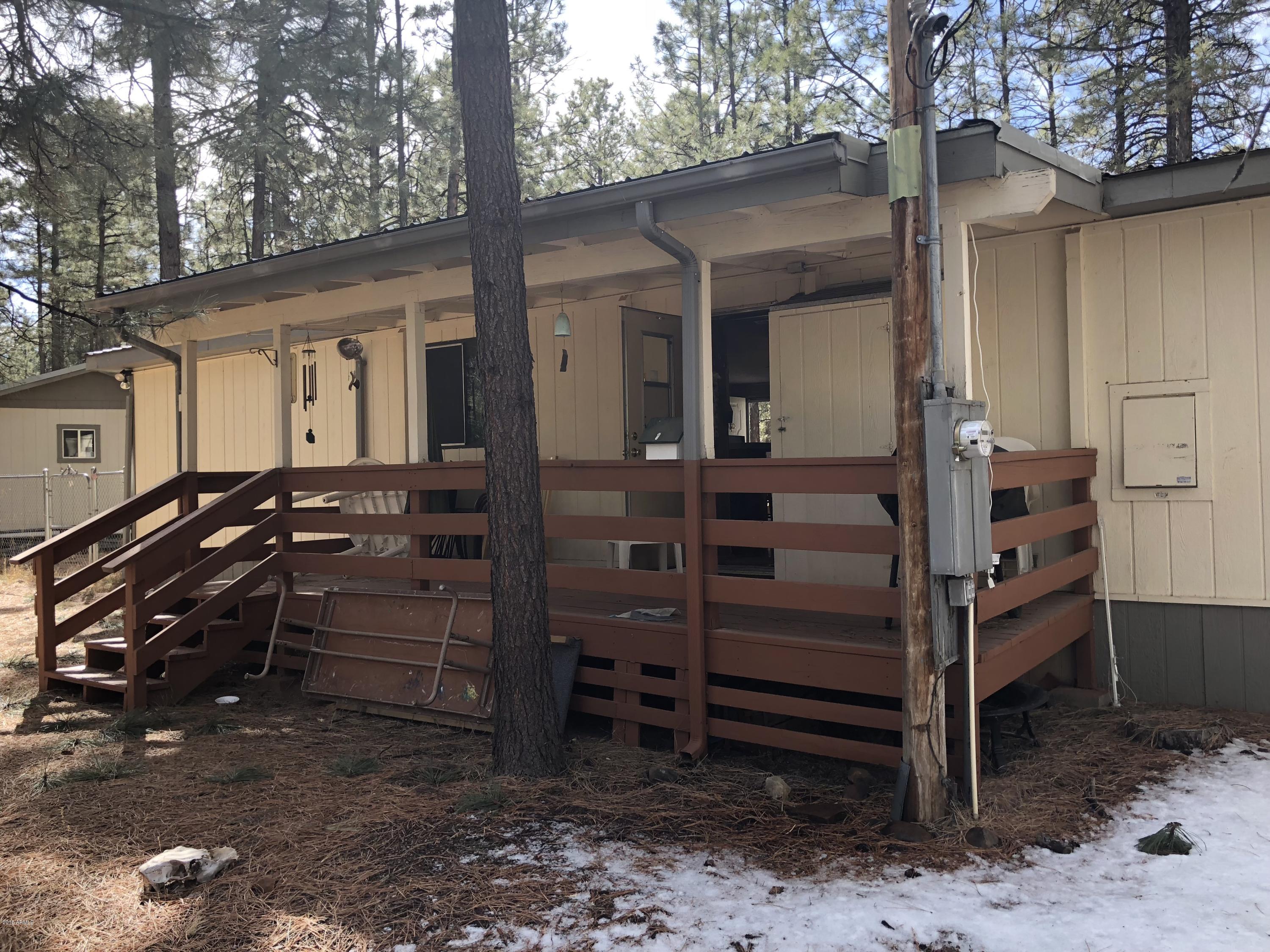 2865 Cattle Trail Road Overgaard, AZ 85933 - Photo 3 of 28 a backyard of a house
