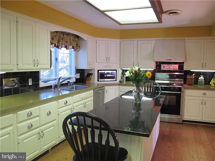876 Sensor Road Yardley, PA 19067 - Photo 13 of 21 Kitchen