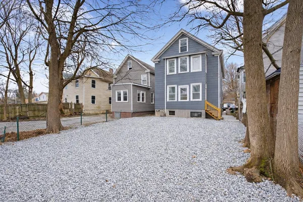 $1,900 | 148 Winnikee Avenue, Unit 2, Poughkeepsie, NY 12601