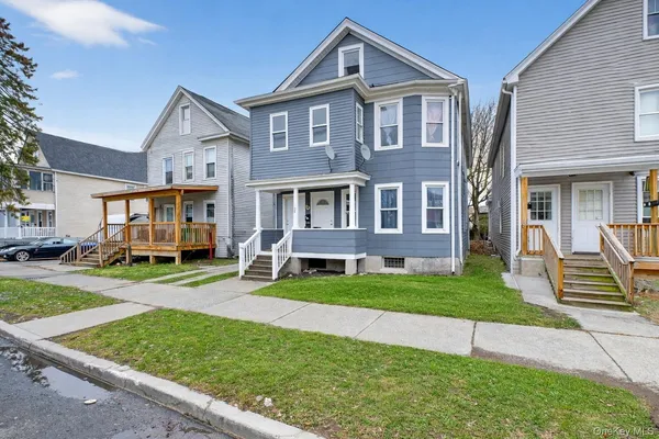 $1,900 | 148 Winnikee Avenue, Unit 2, Poughkeepsie, NY 12601