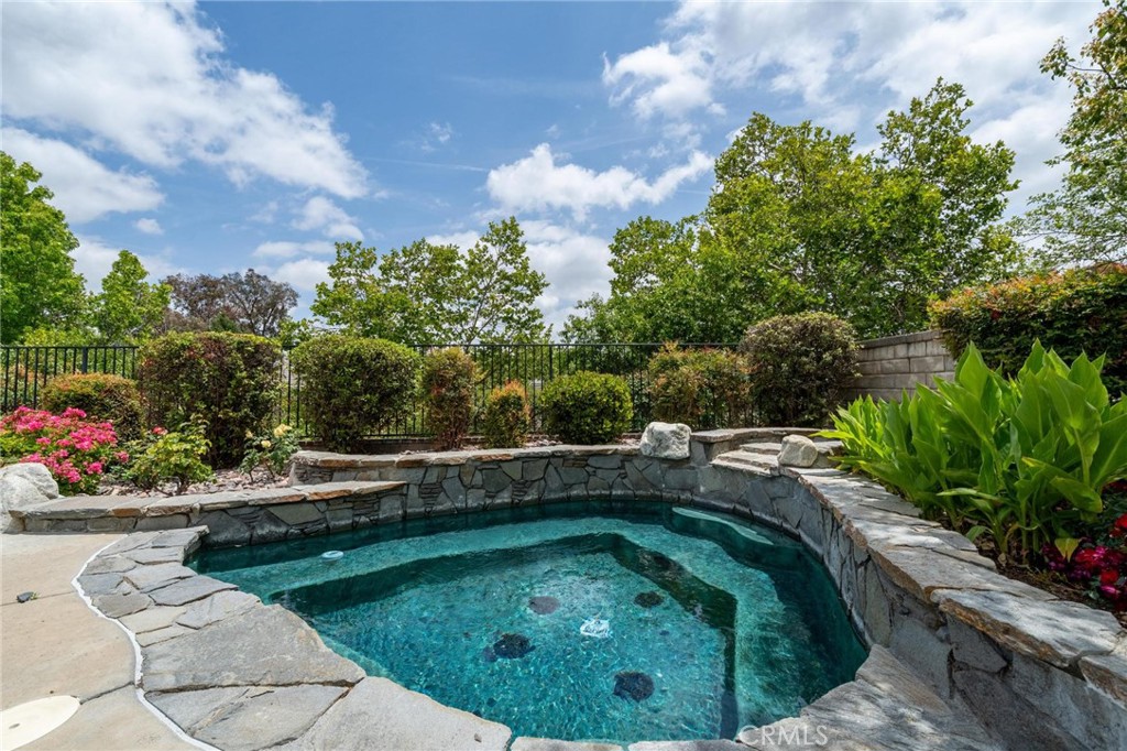 26072 Charing Cross Road Valencia, CA 91355 - Photo 25 of 105
