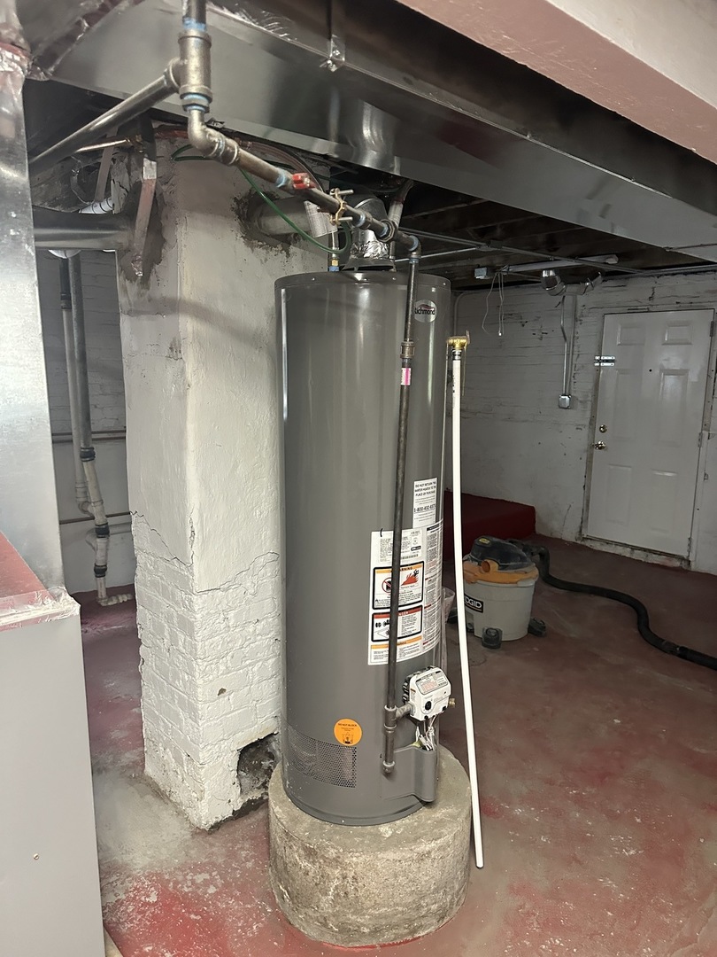 8634 South Carpenter Street Chicago, IL 60620 - Photo 24 of 28 a view of a room with gym equipment