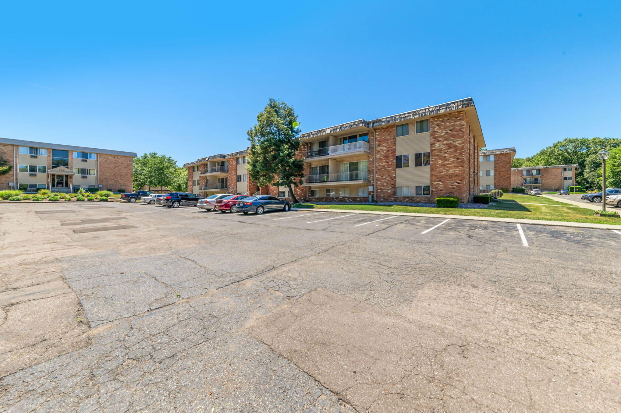 734 West Kilgore Road, Unit 106 Kalamazoo, MI 49008 - Photo 1 of 20 Converted_136