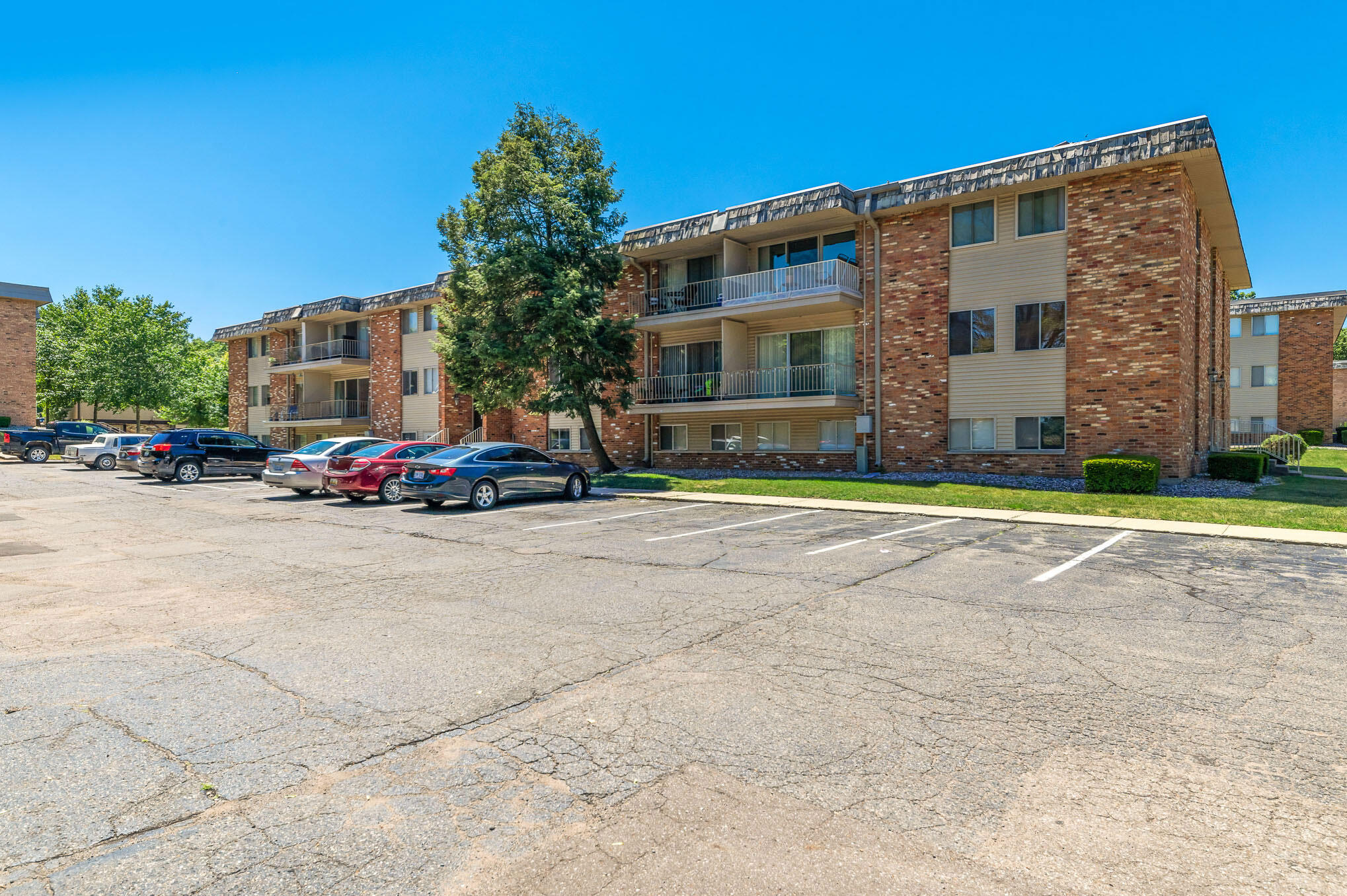 734 West Kilgore Road, Unit 106 Kalamazoo, MI 49008 - Photo 18 of 20 Converted_137