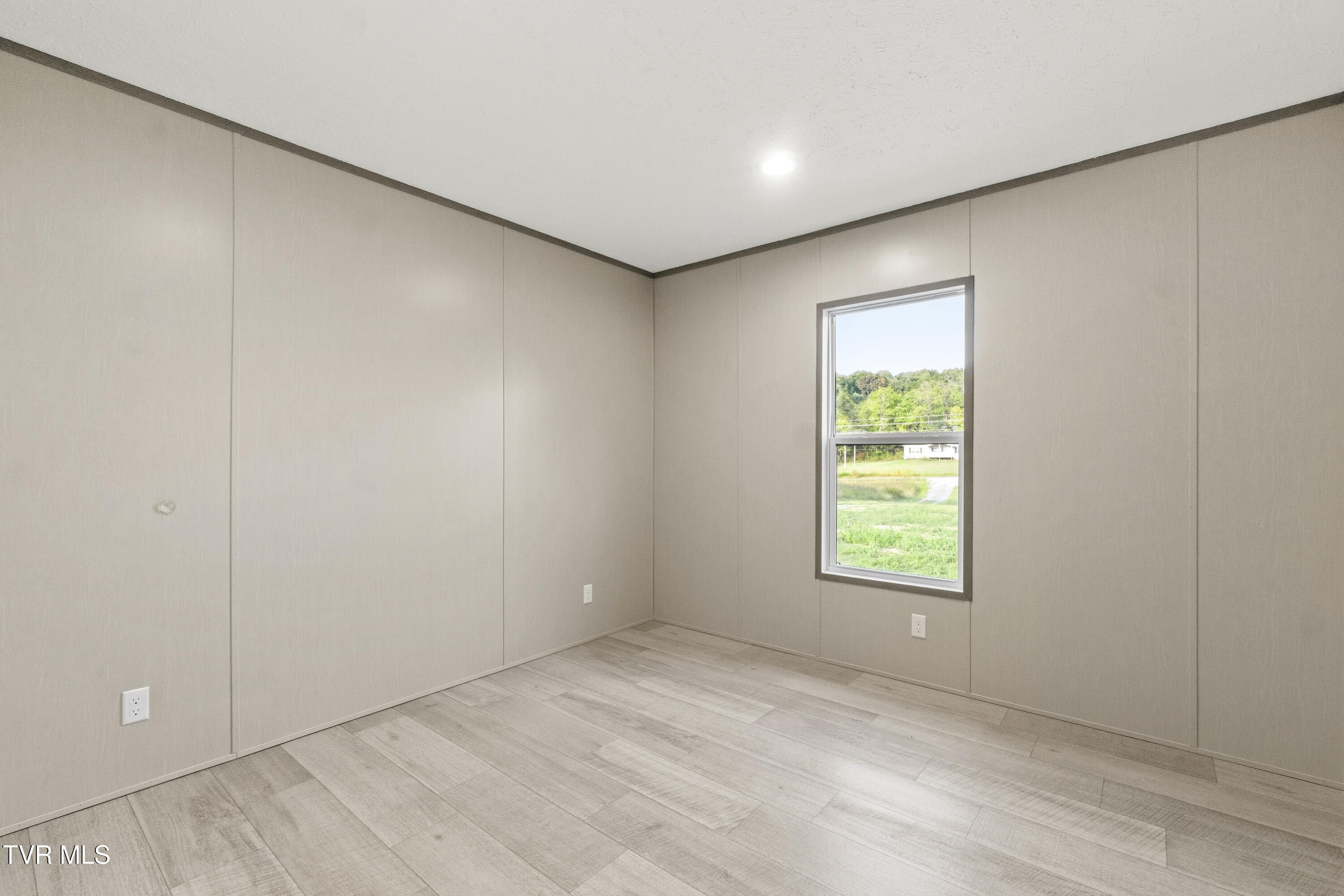 595 McDonald Road Midway, TN 37809 - Photo 15 of 39 2nd Bedroom