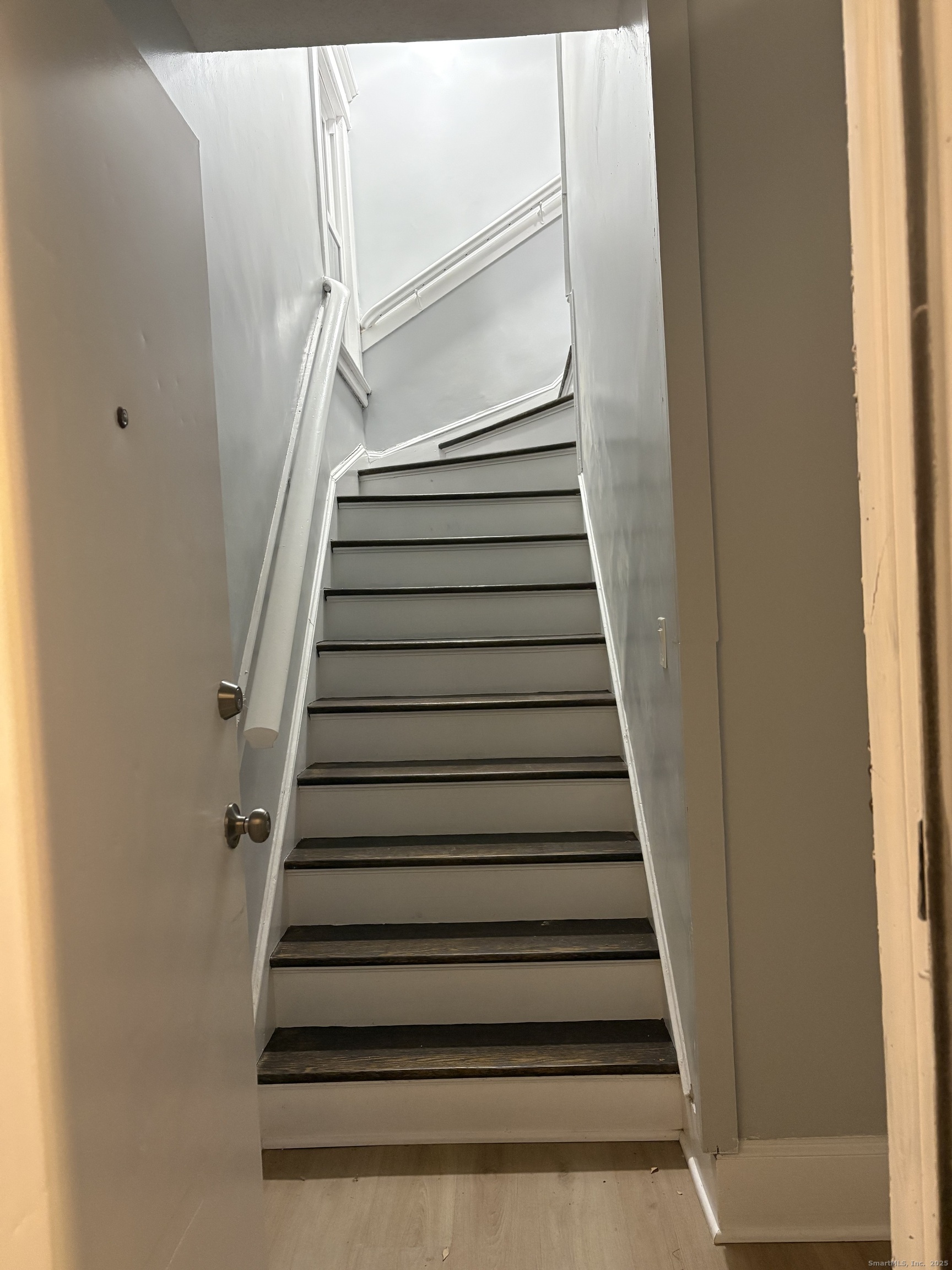 72 4th Street, Unit 1 New Haven, CT 06519 - Photo 4 of 16 a view of entryway