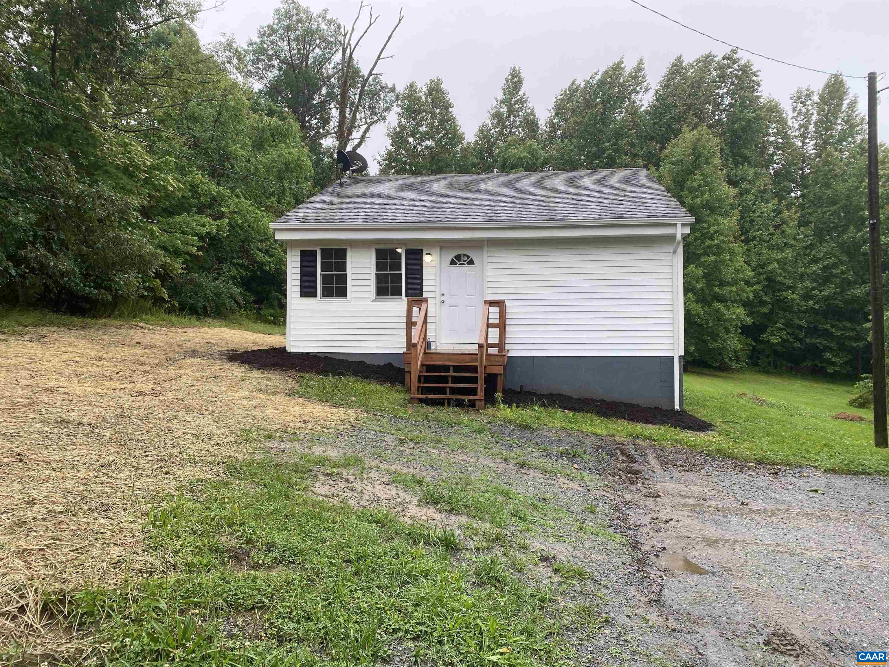 193 Rock Road New Canton, VA 23123 - Photo 1 of 12 a view of a house that has a small yard