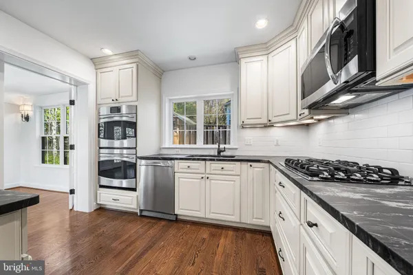 $4,800 | 2718 South June Street, Arlington, VA 22202