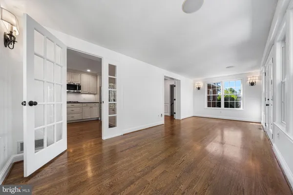 $4,800 | 2718 South June Street, Arlington, VA 22202