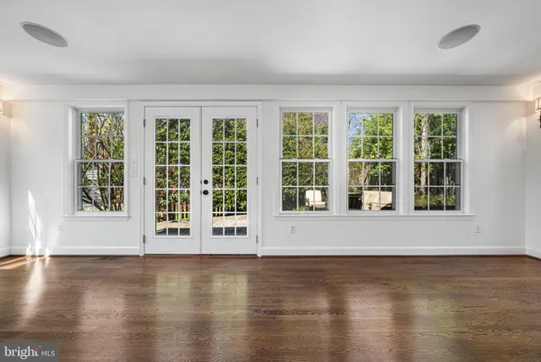 $4,800 | 2718 South June Street, Arlington, VA 22202