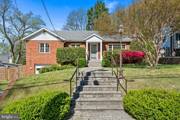 $4,800 | 2718 South June Street, Arlington, VA 22202