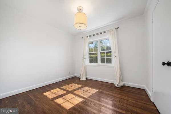 $4,800 | 2718 South June Street, Arlington, VA 22202