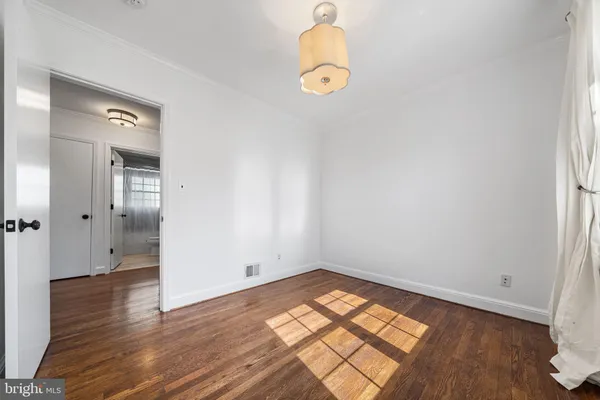 $4,800 | 2718 South June Street, Arlington, VA 22202