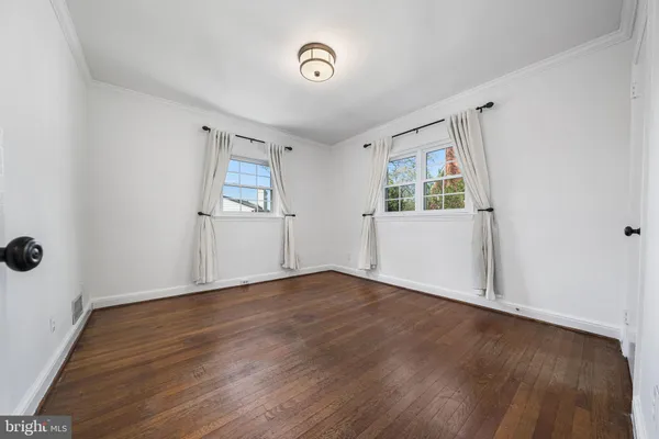 $4,800 | 2718 South June Street, Arlington, VA 22202