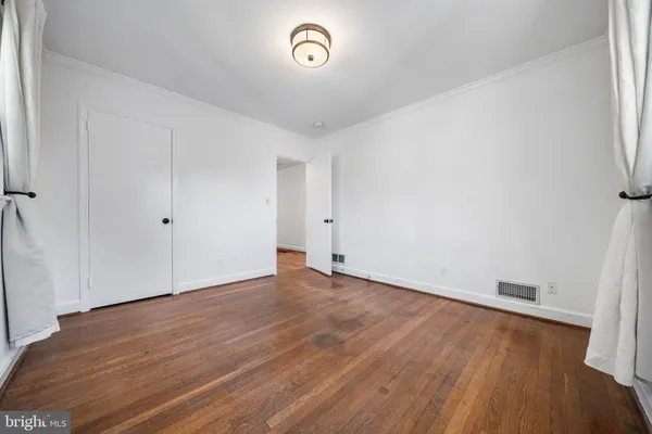 $4,800 | 2718 South June Street, Arlington, VA 22202