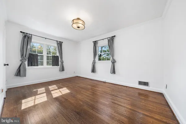 $4,800 | 2718 South June Street, Arlington, VA 22202