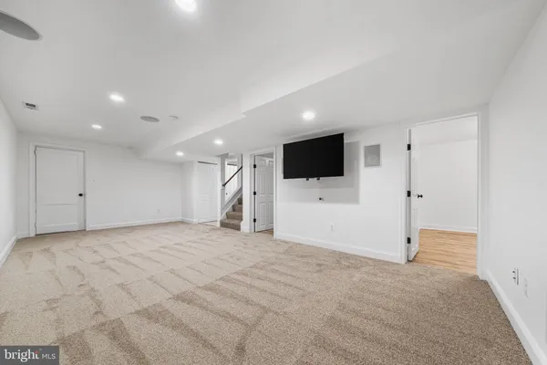 $4,800 | 2718 South June Street, Arlington, VA 22202