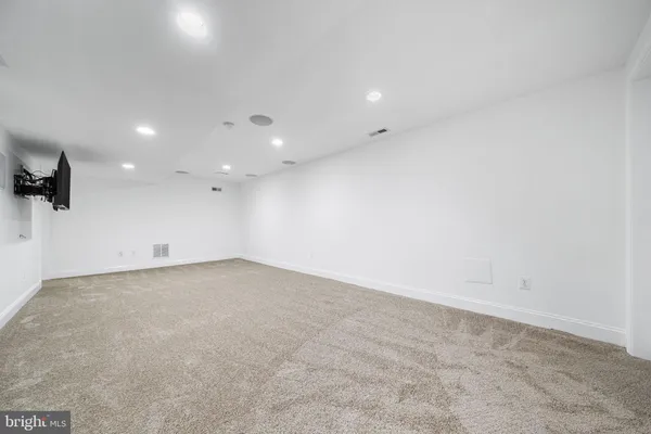 $4,800 | 2718 South June Street, Arlington, VA 22202