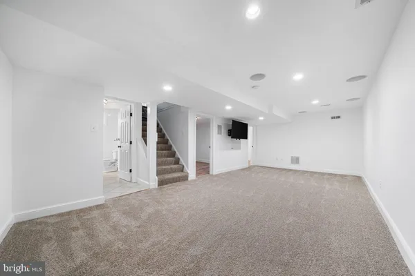 $4,800 | 2718 South June Street, Arlington, VA 22202