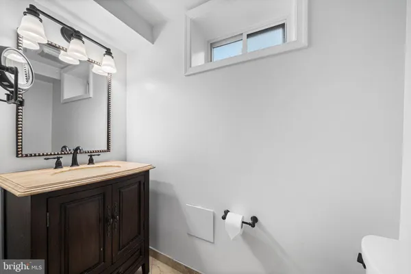 $4,800 | 2718 South June Street, Arlington, VA 22202