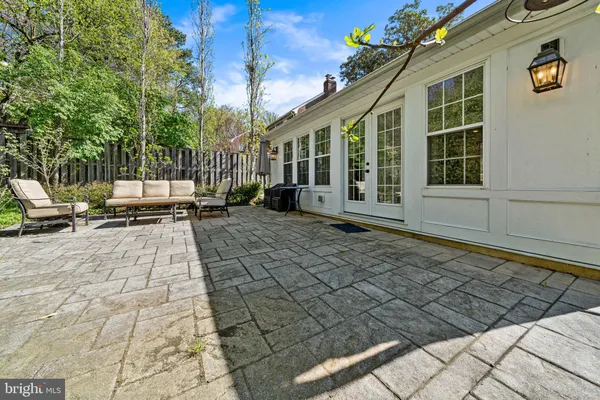 $4,800 | 2718 South June Street, Arlington, VA 22202