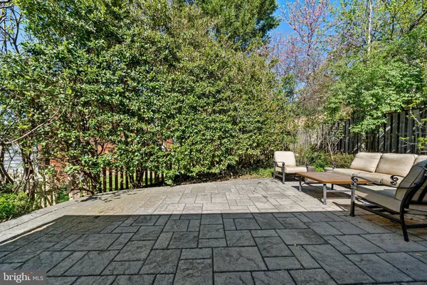 $4,800 | 2718 South June Street, Arlington, VA 22202