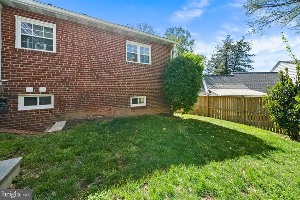 $4,800 | 2718 South June Street, Arlington, VA 22202