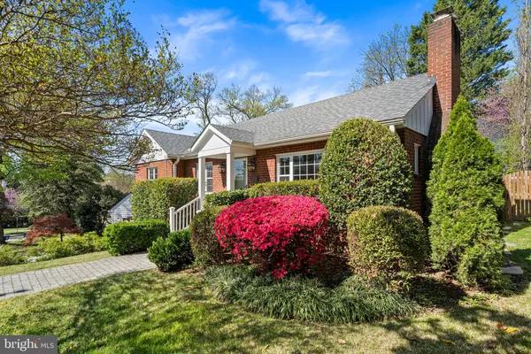 $4,800 | 2718 South June Street, Arlington, VA 22202