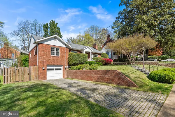 $4,800 | 2718 South June Street, Arlington, VA 22202