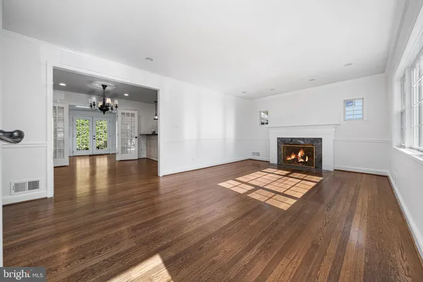 $4,800 | 2718 South June Street, Arlington, VA 22202