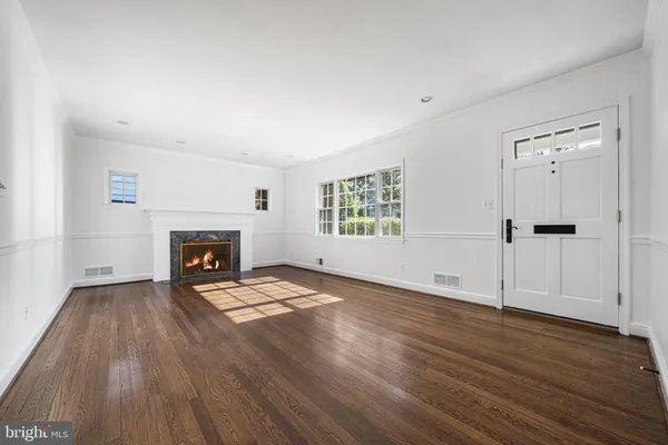 $4,800 | 2718 South June Street, Arlington, VA 22202