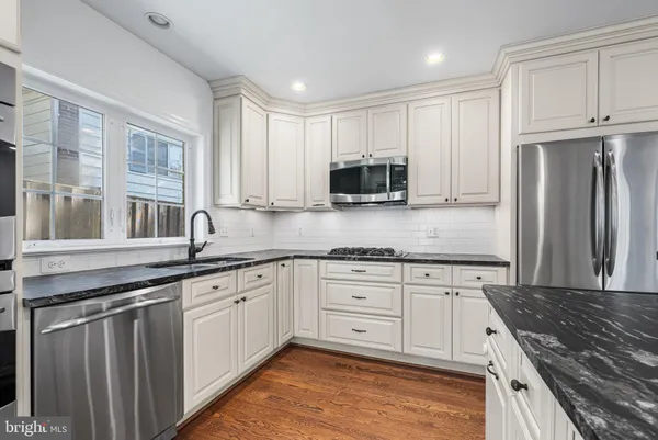 $4,800 | 2718 South June Street, Arlington, VA 22202