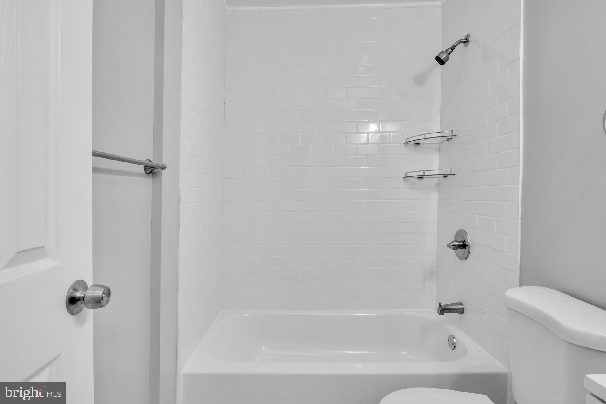 3606 Manchester Avenue Baltimore, MD 21215 - Photo 12 of 21 a bathroom with a bathtub