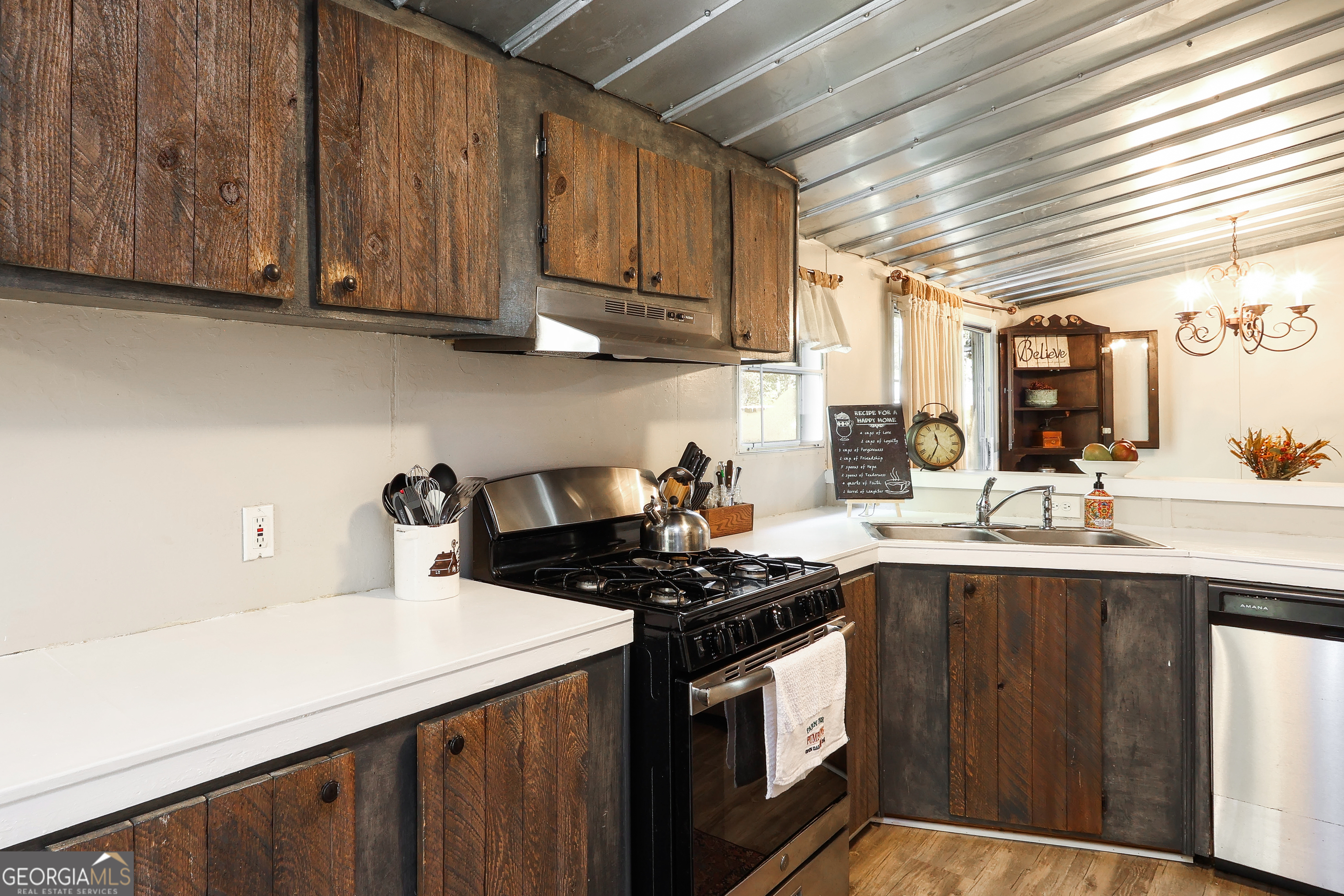 1424 Al Roberts Road Senoia, GA 30276 - Photo 8 of 43