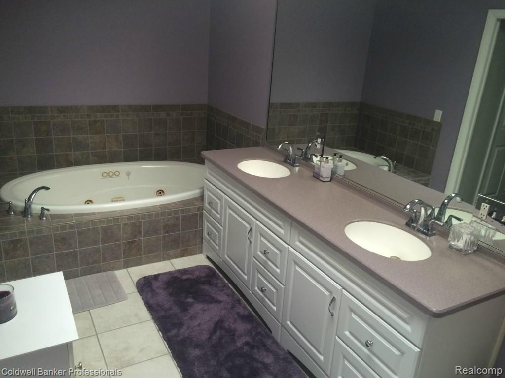 4064 East Coldwater Road Flint, MI 48506 - Photo 18 of 53 IMG_3266.jpg