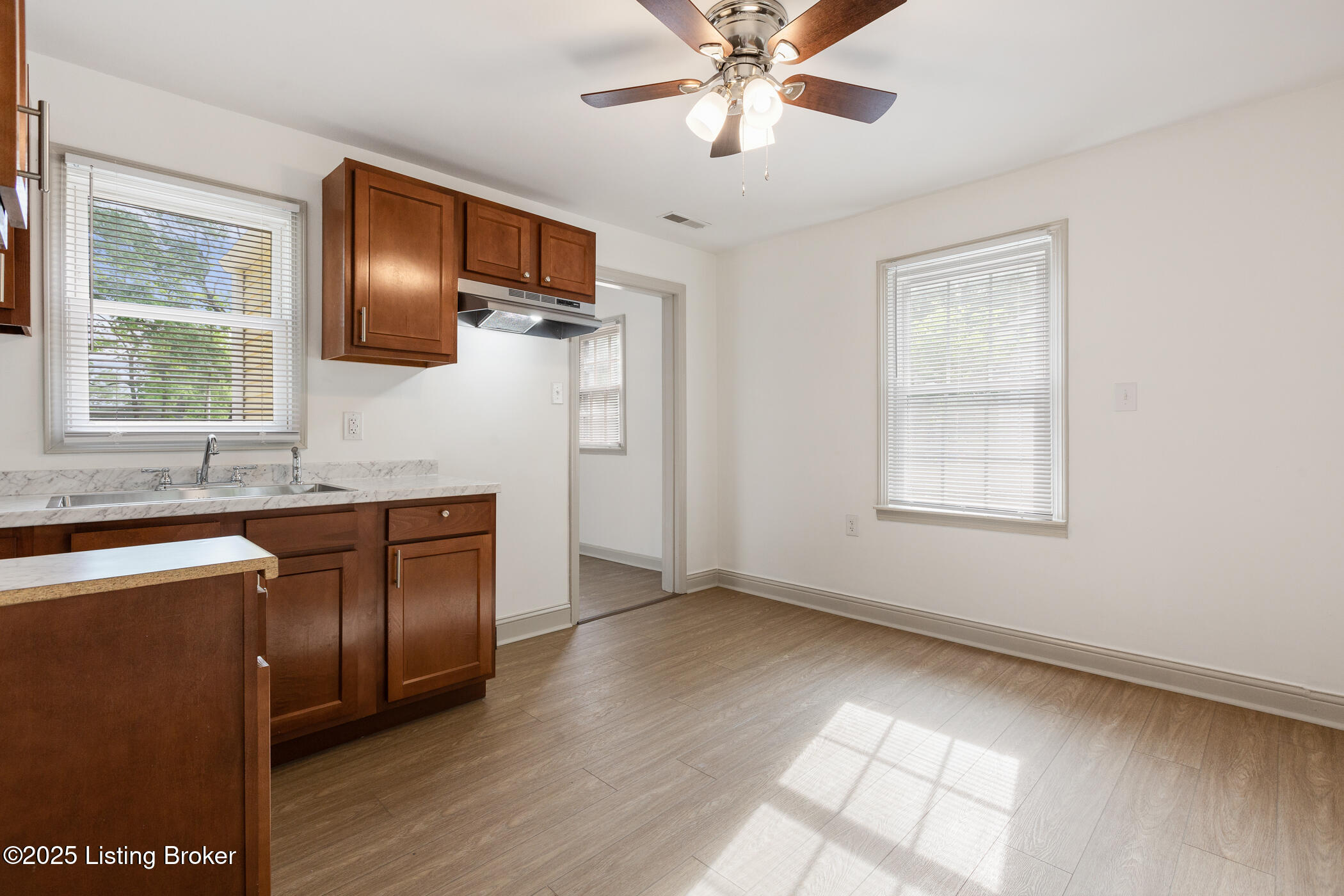 7802 Edna M Road Louisville, KY 40258 - Photo 10 of 35 19