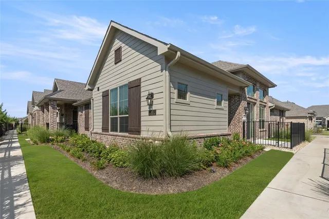 $384,343 | 2621 St Helena Lane, Grand Prairie, TX 75054