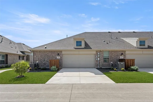 $384,343 | 2621 St Helena Lane, Grand Prairie, TX 75054