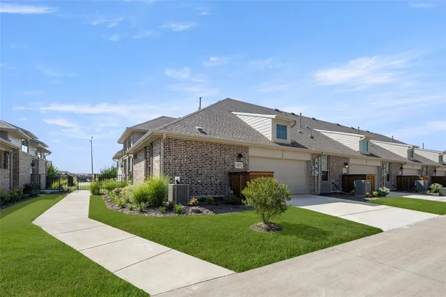 $384,343 | 2621 St Helena Lane, Grand Prairie, TX 75054