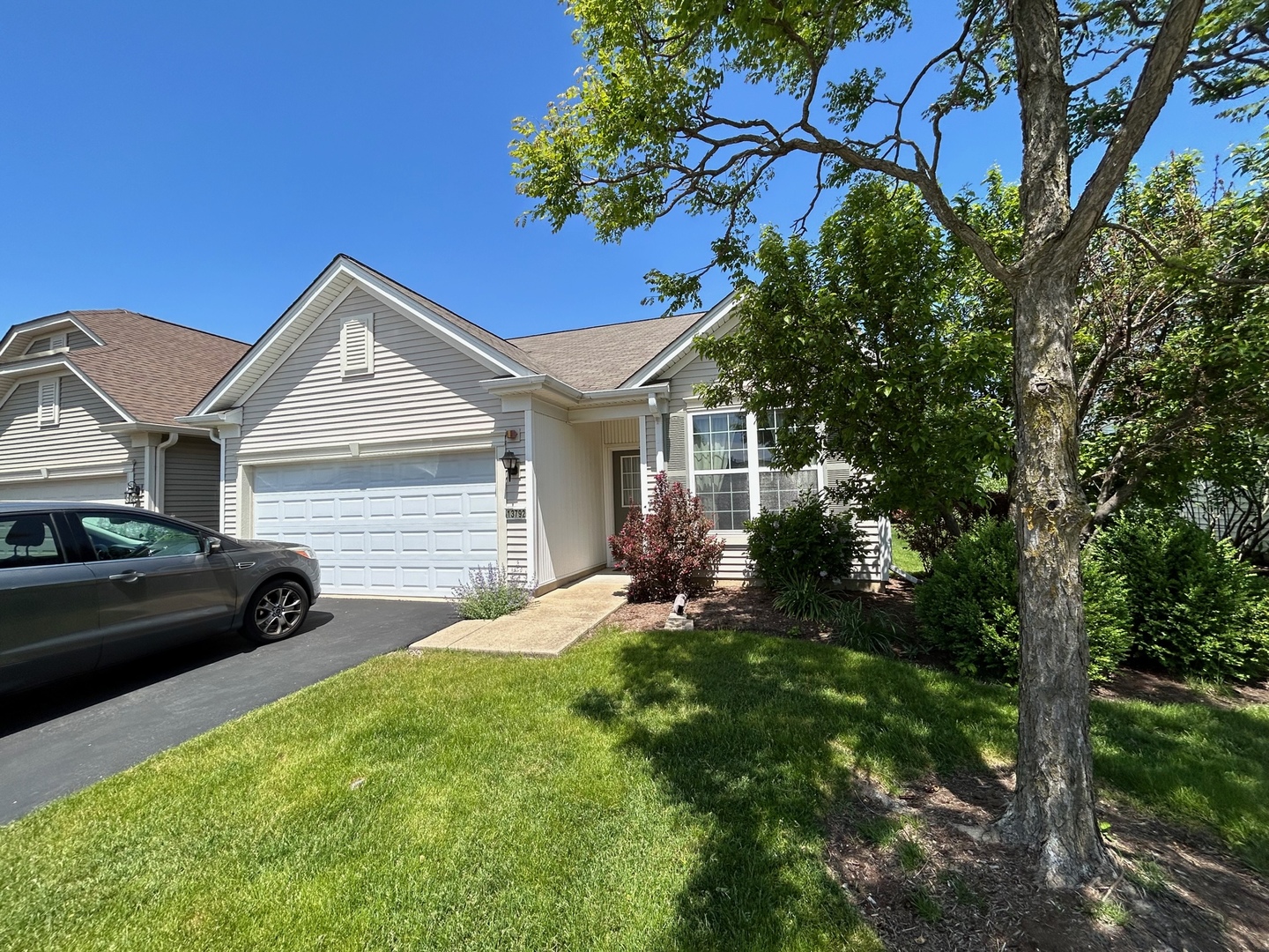 a view of a house with a yard